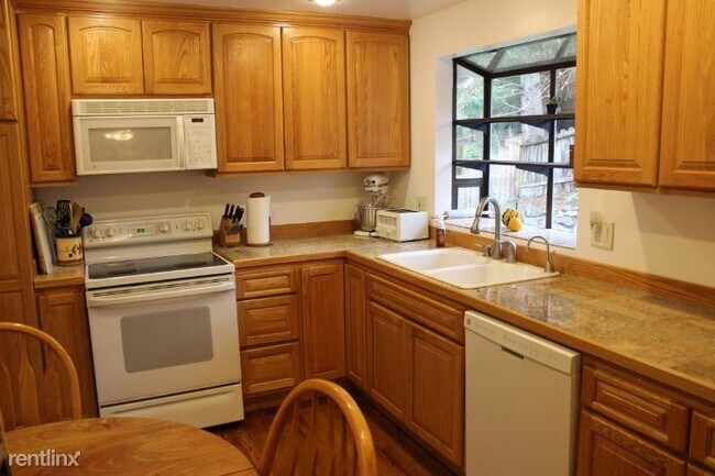 Foto del edificio - 3 br, 2 bath House - 219 219th Pl SW