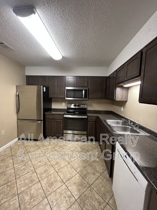 Foto del edificio - 939 Tanager Rd