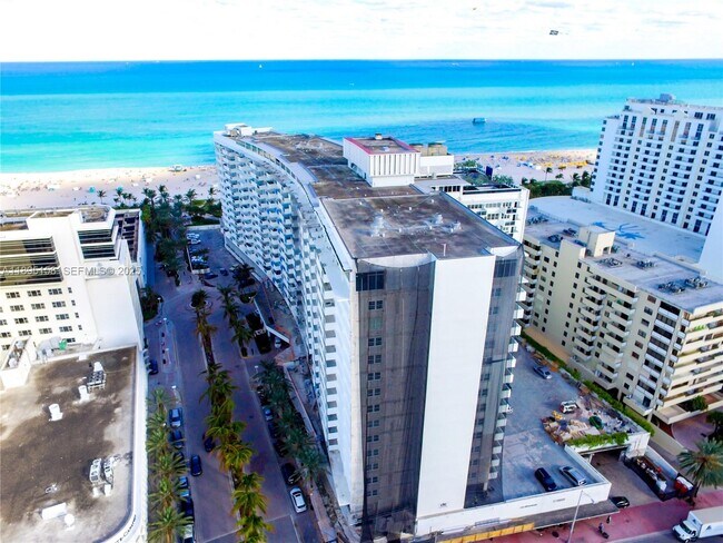 Foto del edificio - 100 Lincoln Rd