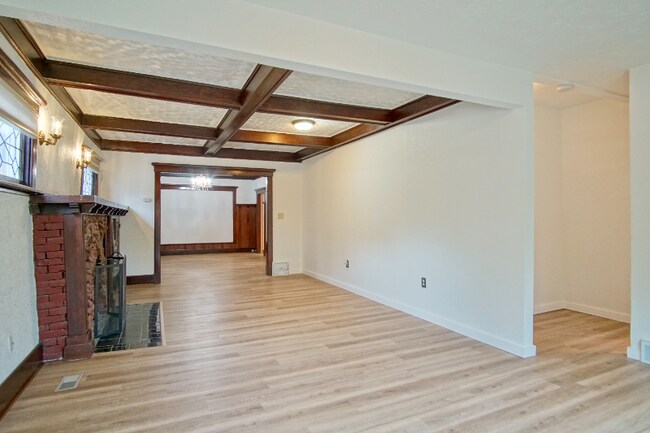 Foto del edificio - 1520 W Tenth Ave