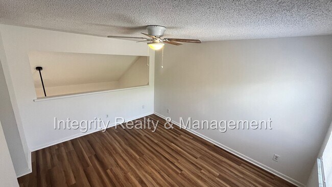 Foto del edificio - Cozy 2 bed / 2 bath townhome in the heart of Jacksonville