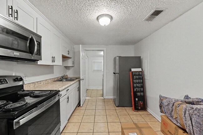 Foto del edificio - 4202 Barnwell Ave