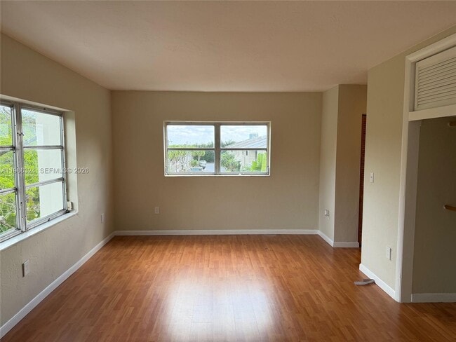 Foto del edificio - 2640 NE 135th St