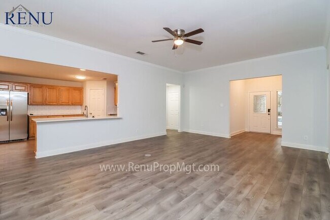 Foto del edificio - AVAILABLE NOW! Fantastic 4 Bedroom, 2 Bath...