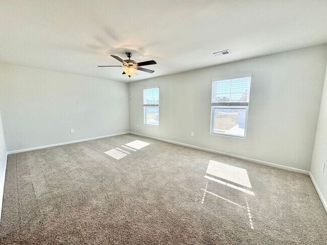 Building Photo - JULY SPECIAL!!! $1,000 off first full months rent with acceptable credit!! Welcome to this beauti...