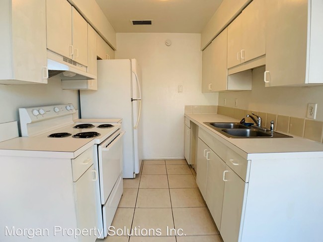 Foto del edificio - 5214 Curry Ford Rd