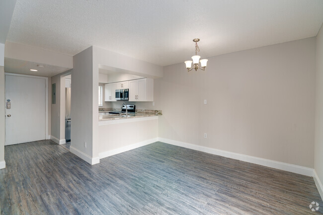 B3 - 2BR, 2BA - 1085SF - Comedor - Winter Park Woods