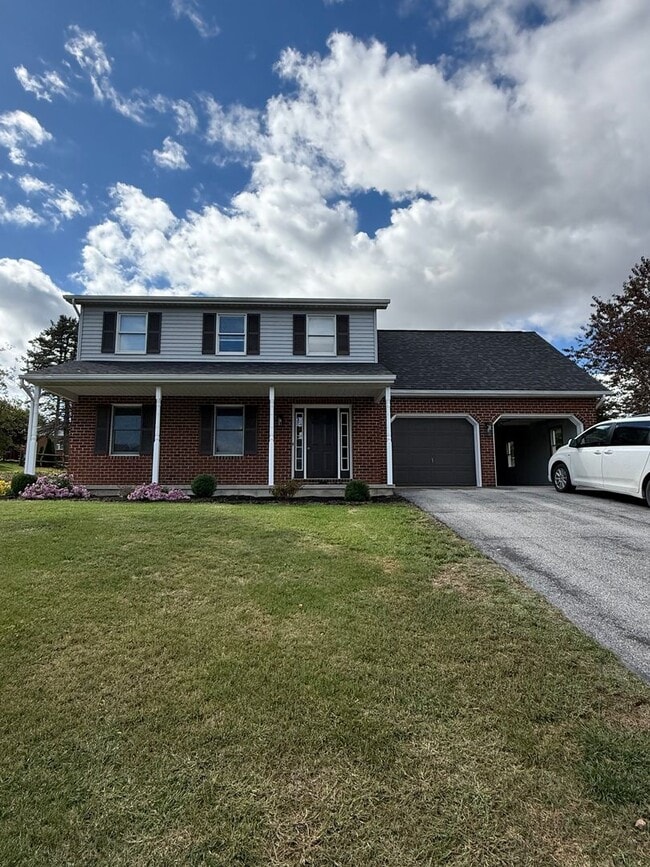Building Photo - 1560 Buttercup Dr