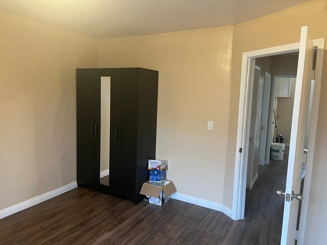 Foto del edificio - 1423 W 106th St