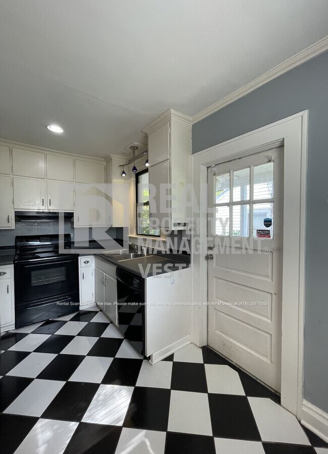 Building Photo - Charming Two Bedroom Home near Ingleside V...
