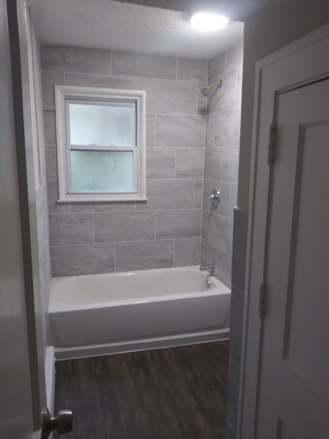 Building Photo - Adorable 3/1 house