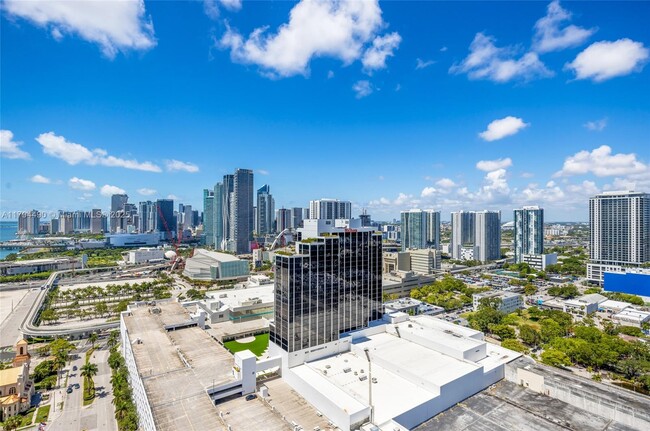Building Photo - 1750 N Bayshore Dr
