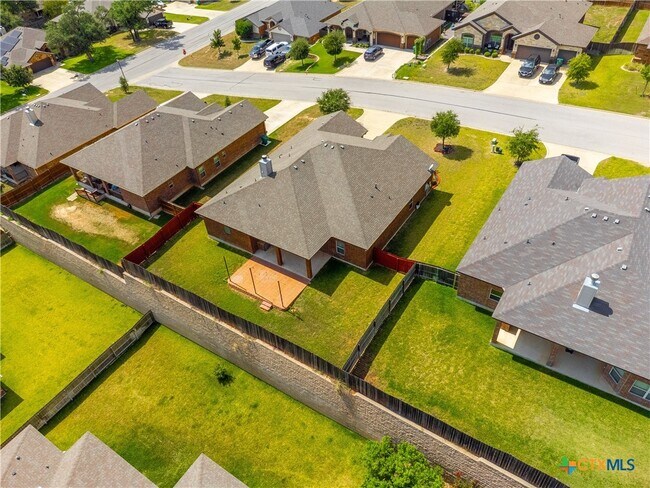 Foto del edificio - 2033 Catkins Ln