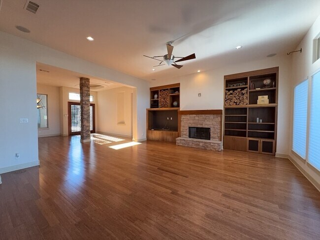 Foto del edificio - 4459 Lena Ln