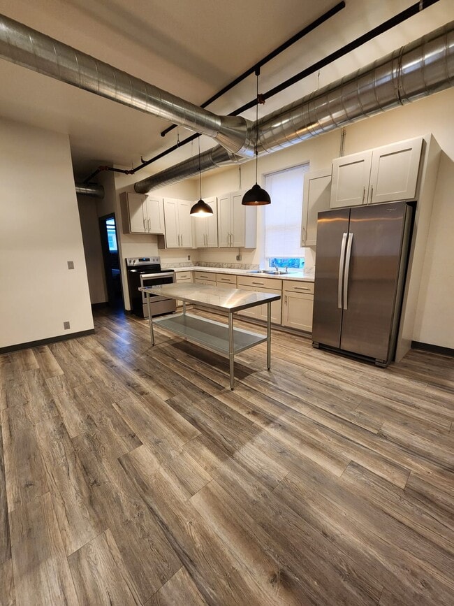Building Photo - 618 Saint Joseph St