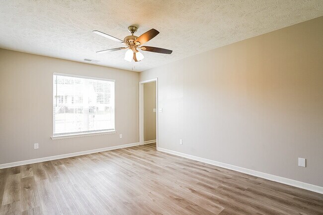 Building Photo - 1145 Lakewalk Dr