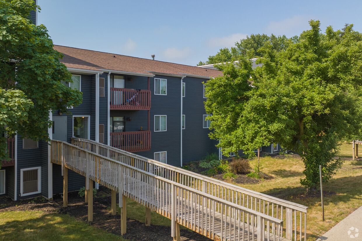 Primary Photo - Leonard East Apartments