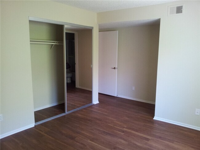 Foto del edificio - 987 E Del Mar Blvd