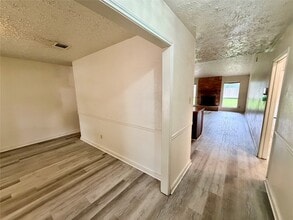 Building Photo - 5015 Glendower Dr