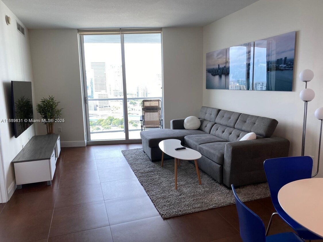 Foto principal - 185 SW 7th St