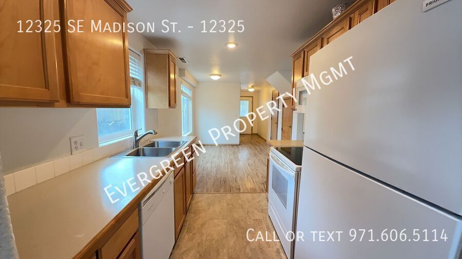 Primary Photo - Cozy 3BR/2.5BA with Private Backyard & Att...