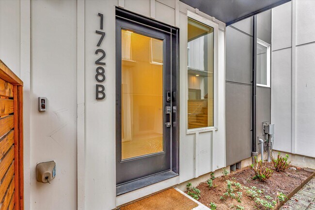 Building Photo - 1728 11th Ave