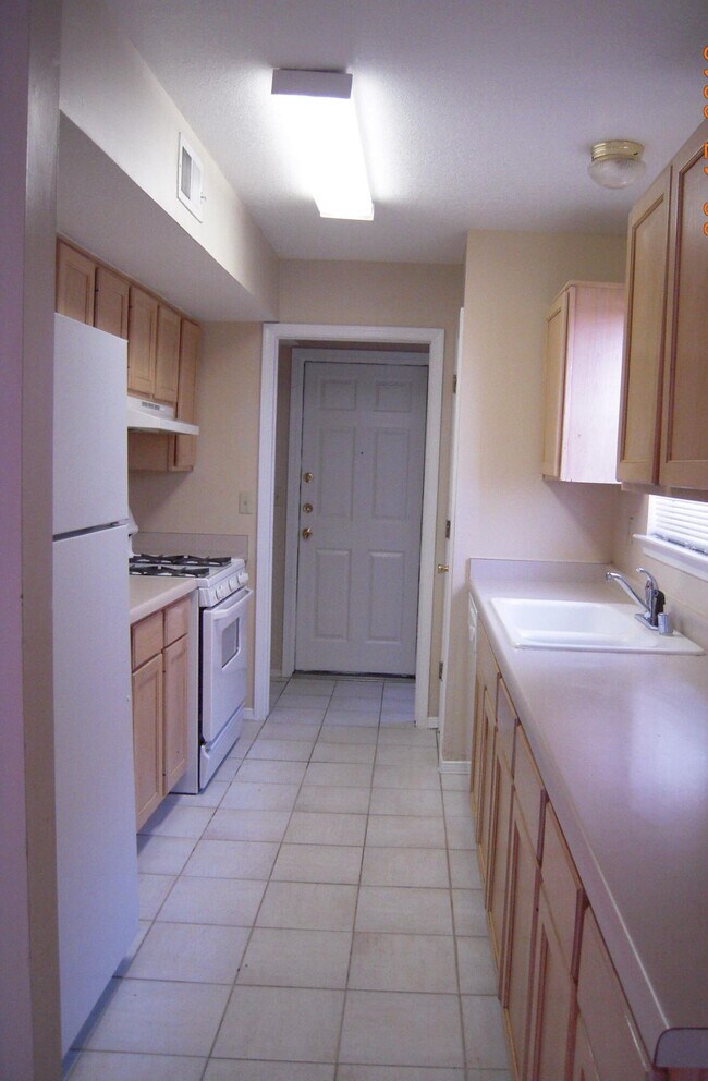 Building Photo - 9030 Echo St