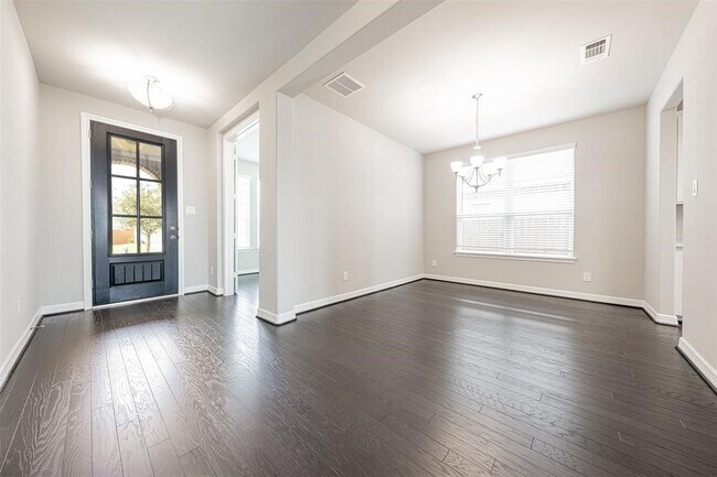 Building Photo - 157 Sunray Creek Dr