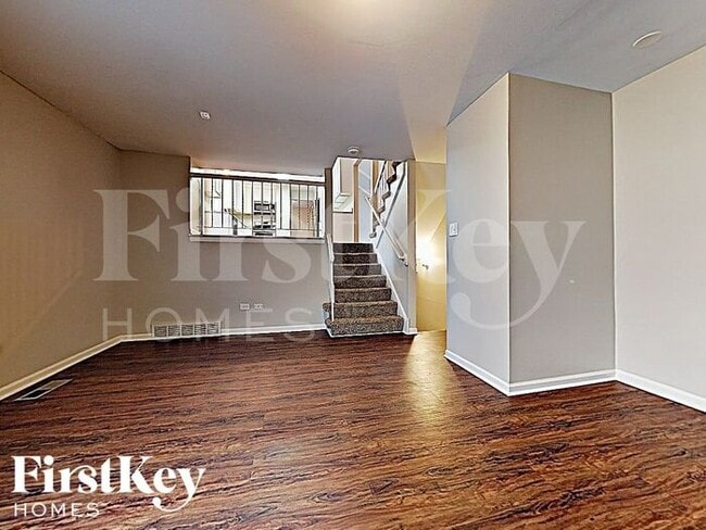 Foto del edificio - 707 Rose Ln