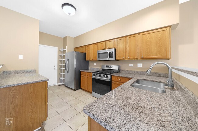 Building Photo - 988 Park Hill Cir