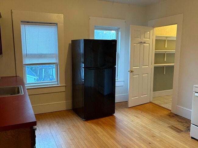 Building Photo - 86 Pleasant St