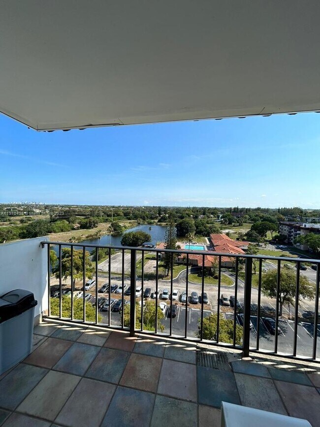 4164 Inverrary Dr Unit 1008, Lauderhill, FL 33319 Condo for Rent in