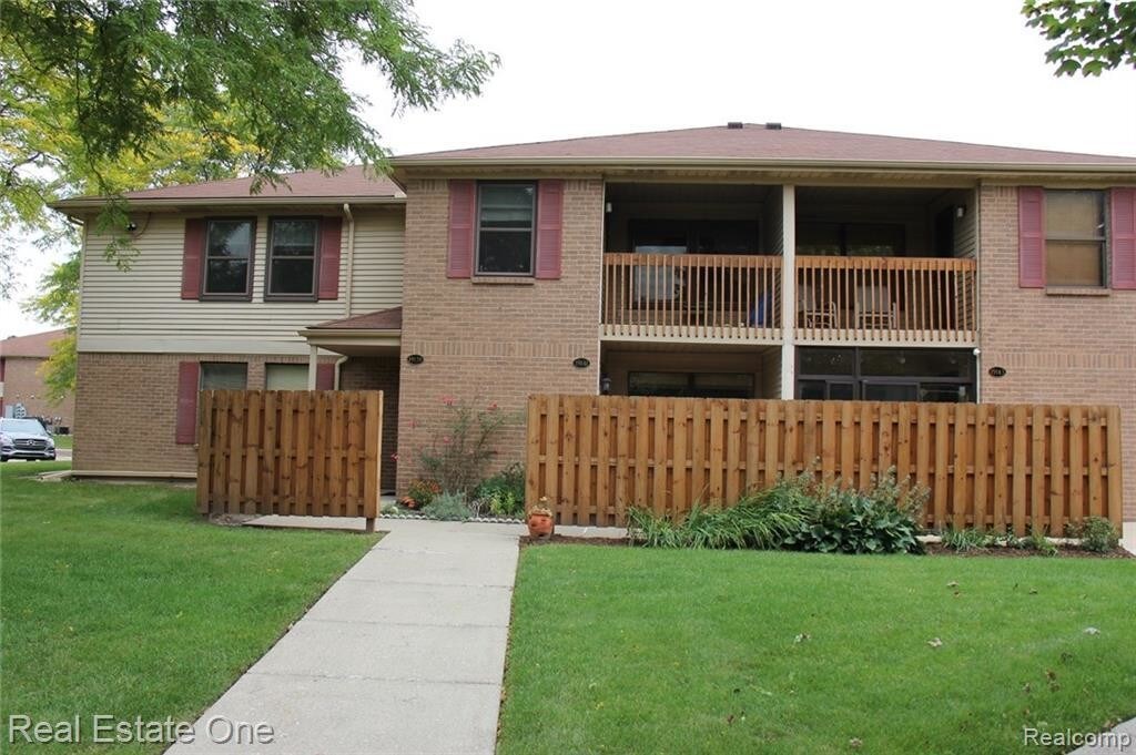 19141 Surrey Ln, Northville, MI 48167 Condo for Rent in Northville