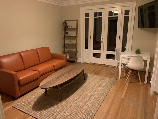 1811 NW Couch St Apt 404 - 4