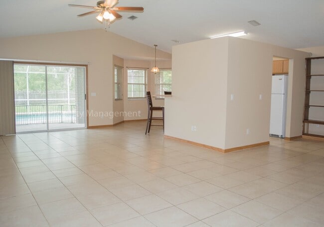 Building Photo - 14 Wood Amber Ln