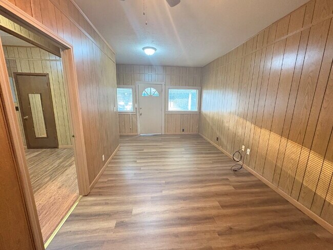 Building Photo - "Charming 1-Bedroom Duplex in Martin, TN - Your Cozy Retreat Awaits!"