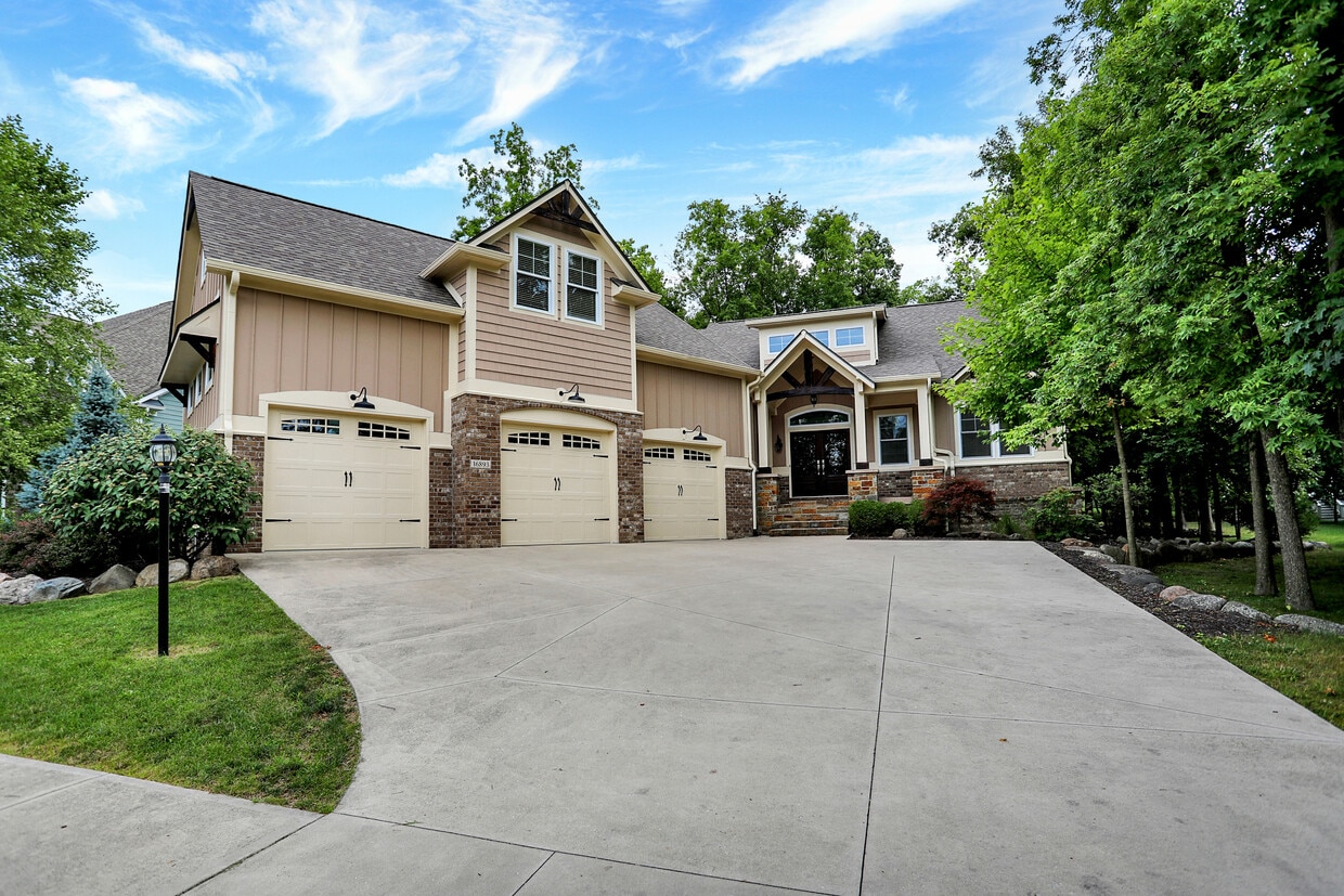 Primary Photo - 16893 Oak Manor Dr