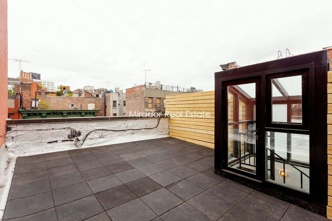 Building Photo - bedroom in Manhattan  10012