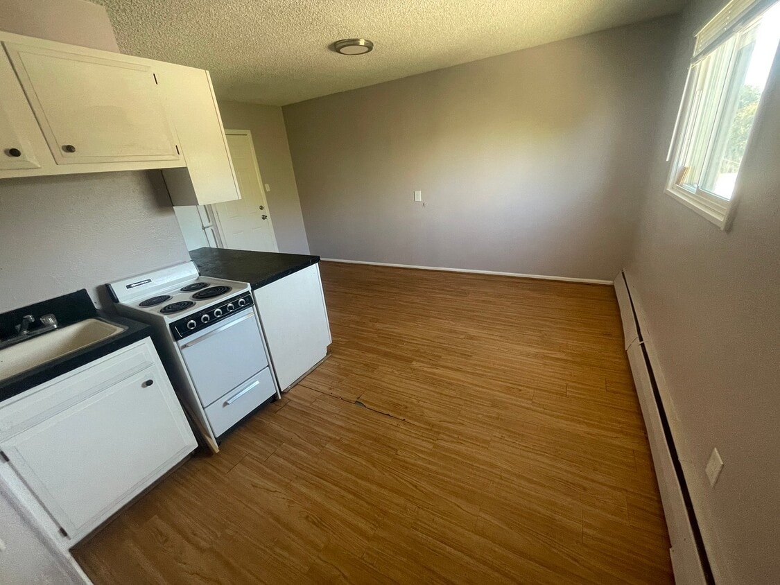 Foto del edificio - 125 Charmony Frontage Rd