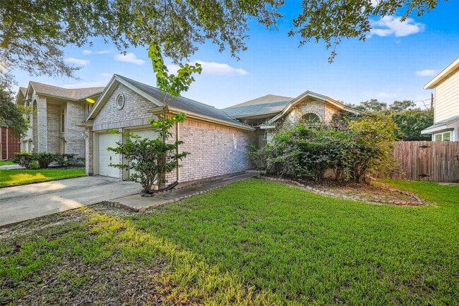 Building Photo - 15242 Kingsbridge Way