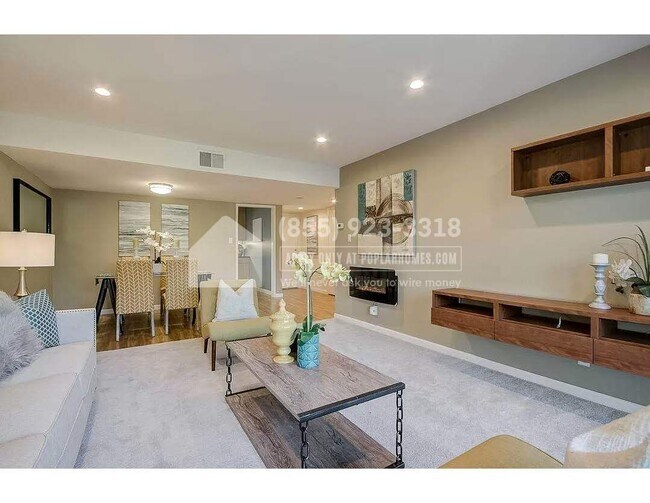 Building Photo - 675 Sharon Park Dr