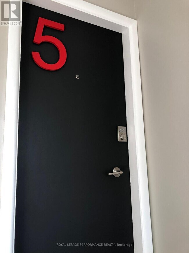 Building Photo - 695 Morgan St