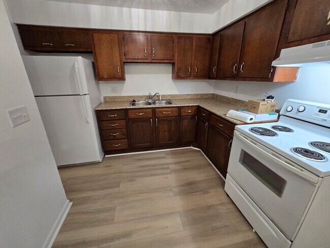 Foto del edificio - 665 Cherry Hill Dr