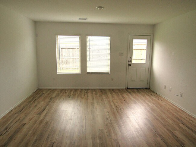 Foto del edificio - Baytown/Highlands Ready to be Occupied