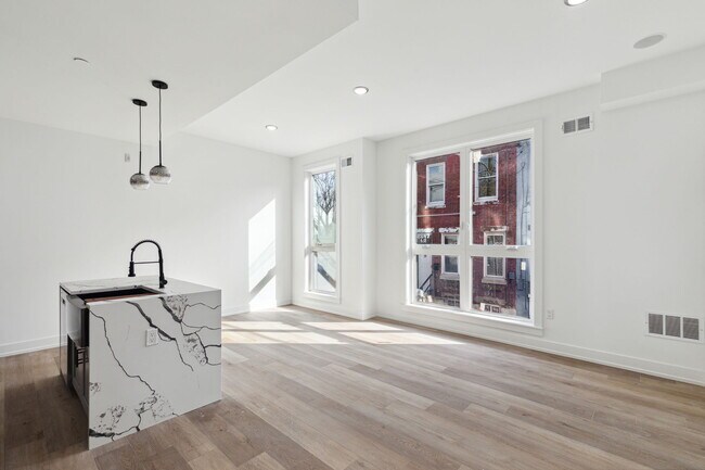 Foto del edificio - 2550 N Hope St