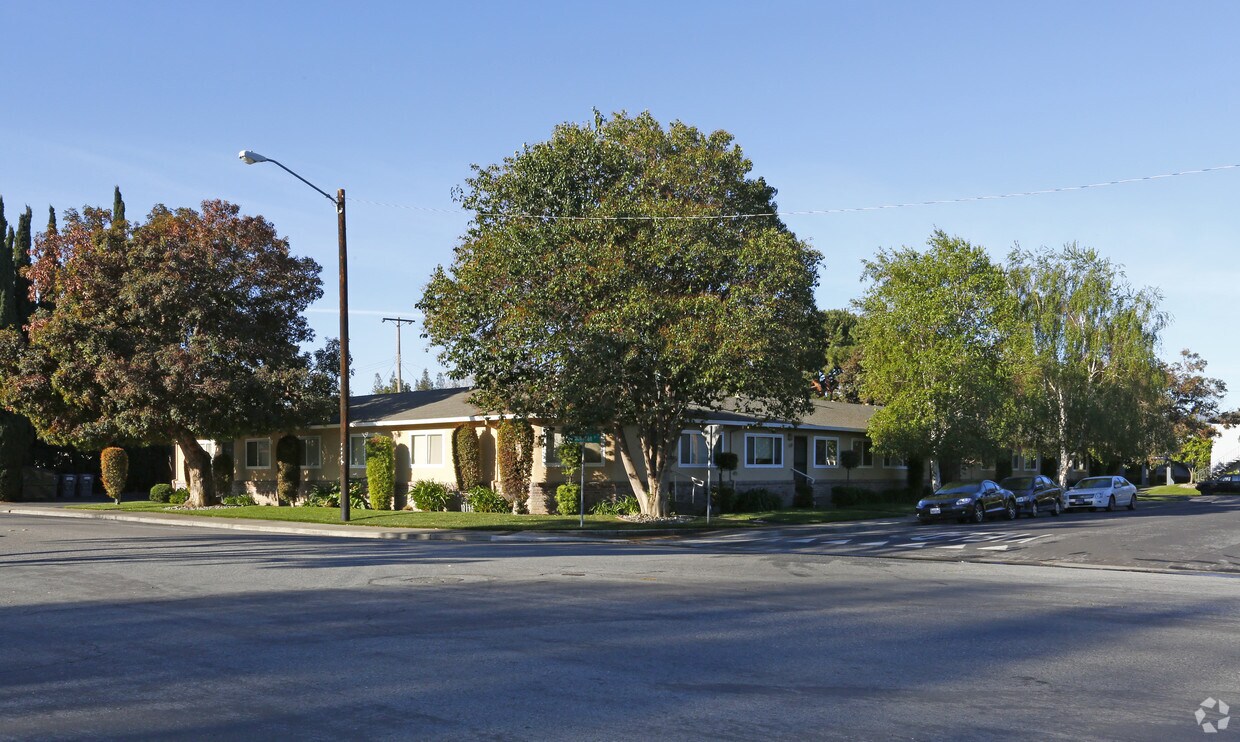 Building Photo - ARROYO APARTMENTS