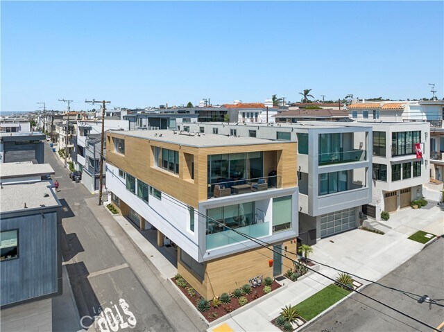 Building Photo - 218 1st Pl