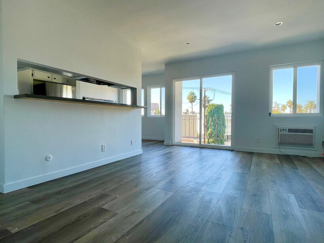 Foto principal - 8038 Blackburn Ave
