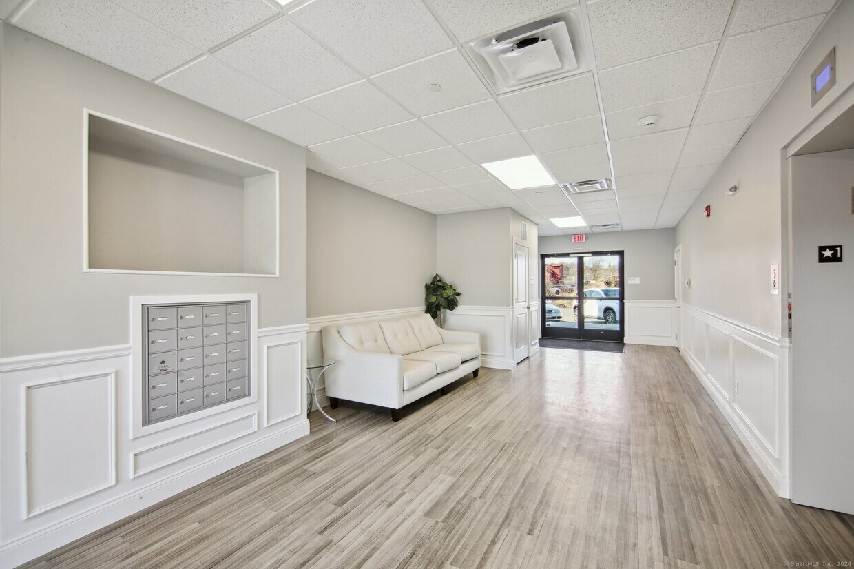 9 Steele Blvd Unit 205, Berlin, CT 06037 Room for Rent in Berlin, CT