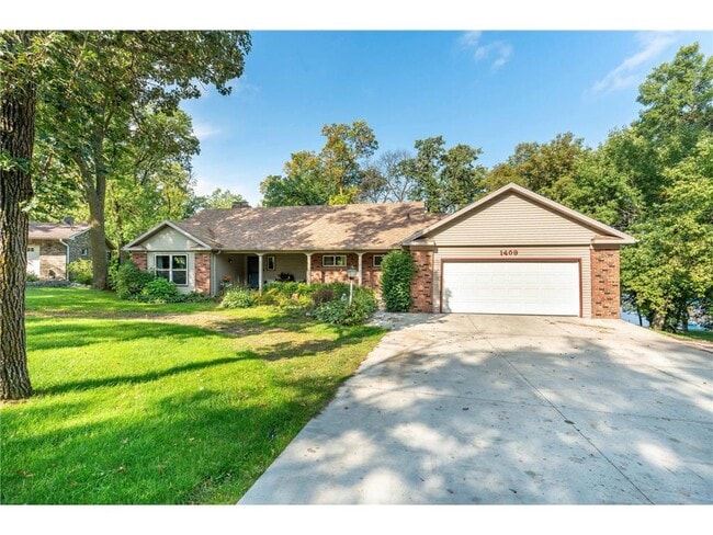 Building Photo - 1409 Hoot Lake Dr